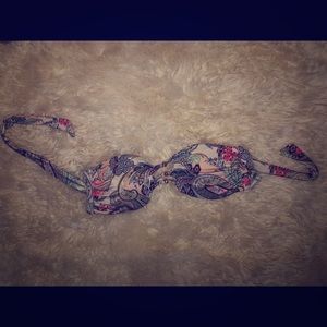 🏖Victoria’s Secret Size Medium Bathing Suit top🏖